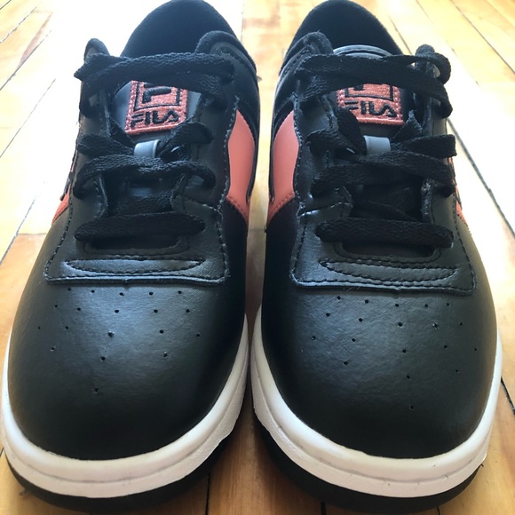 FILA sneakers / NIB / US 6.5 / EUR 39 - Picture 5 of 8